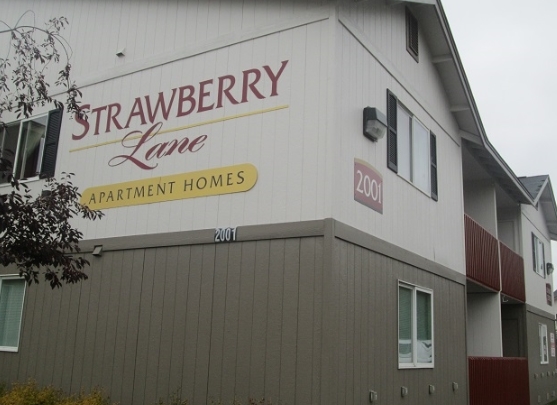 Strawberry Lane in Anchorage, AK - Foto de edificio - Building Photo