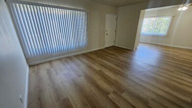 2985 San Marino St in Los Angeles, CA - Building Photo - Building Photo