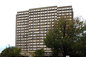 Avenue Plaza in Louisville, KY - Building Photo - Building Photo