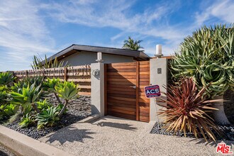 245 Tranquillo Rd in Los Angeles, CA - Building Photo - Building Photo