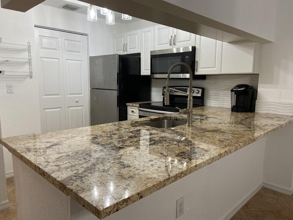 2812 Grande Pkwy in Palm Beach Gardens, FL - Building Photo