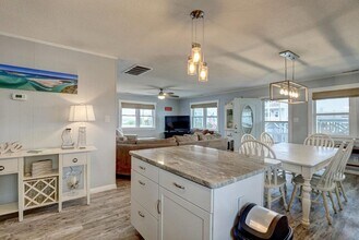 6404 14th Ave in North Topsail Beach, NC - Building Photo - Building Photo