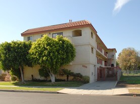 5336 W 93rd St in Los Angeles, CA - Building Photo