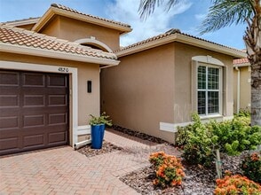 4820 Grand Banks Dr in Wimauma, FL - Building Photo - Building Photo