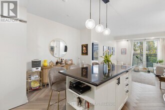 20 Scrivener Square in Toronto, ON - Building Photo - Building Photo