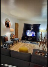 1112 Towne St in Cincinnati, OH - Foto de edificio - Building Photo