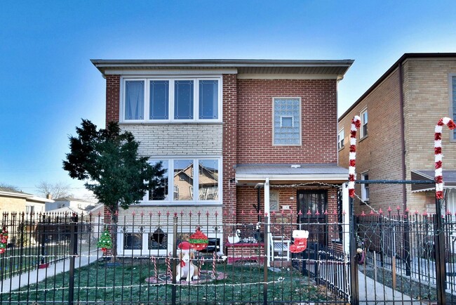 2141 N Melvina Ave in Chicago, IL - Building Photo - Building Photo