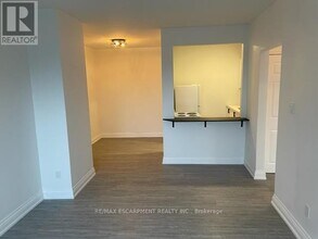 37 Mericourt Rd in Hamilton, ON - Building Photo - Building Photo