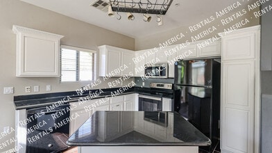 2727 N Price Rd in Chandler, AZ - Building Photo - Building Photo