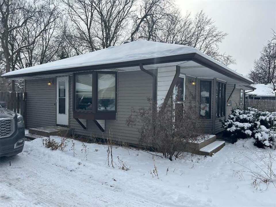 11357 Swallow Cir NW in Coon Rapids, MN - Building Photo