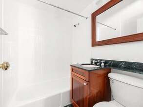 145 W 80th St in New York, NY - Building Photo - Building Photo