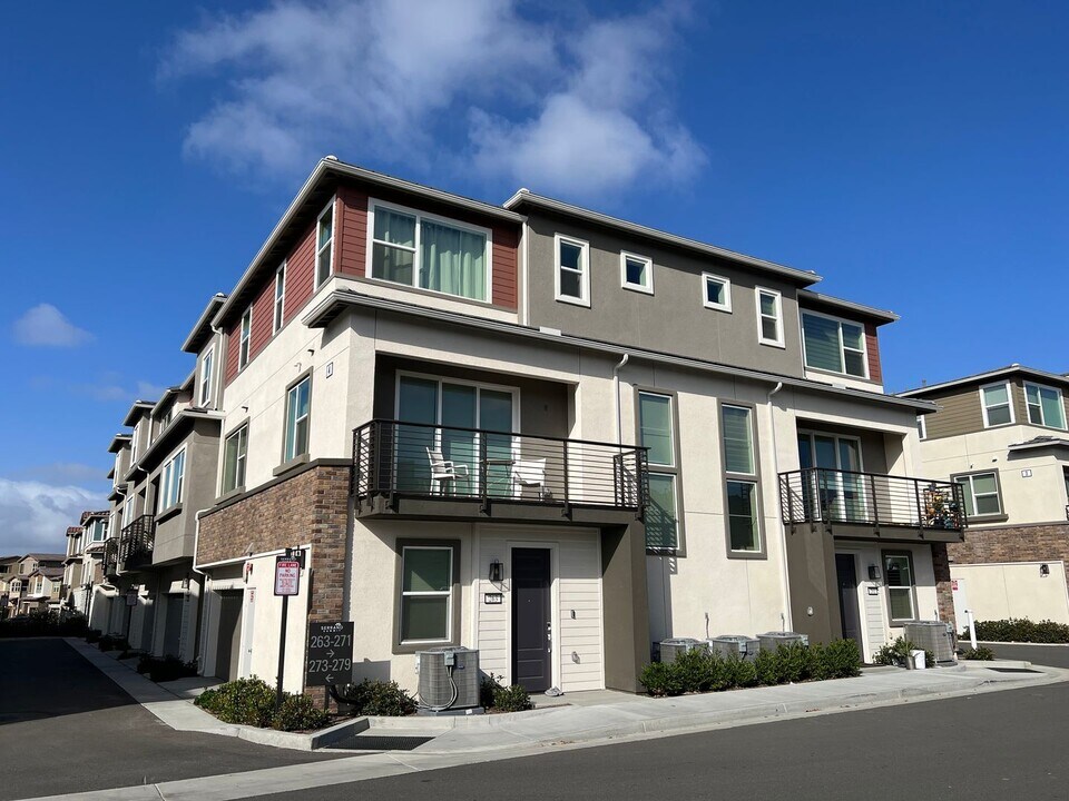 263 Carmona in Lake Forest, CA - Building Photo