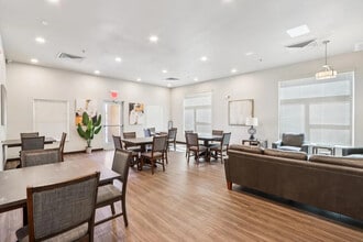 Lynne Village Apartments in Phoenix, AZ - Building Photo - Building Photo