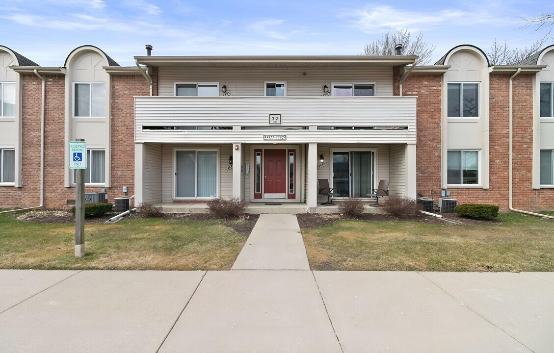 44489 Savery Dr, Unit 44489 in Canton, MI - Building Photo