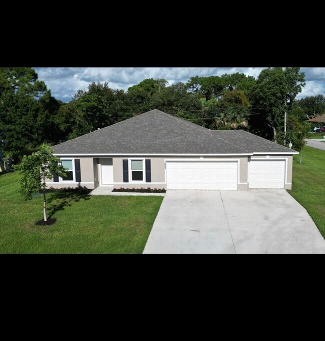 property at 1602 SE Mansfield St
