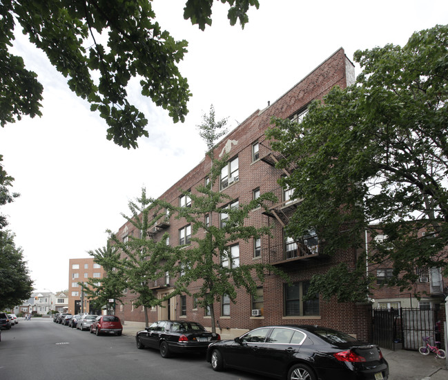 1515 W 1st St in Brooklyn, NY - Building Photo - Building Photo