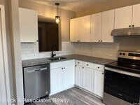 301 Glencoe Dr photo'