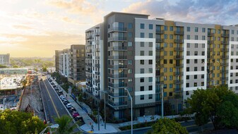 Metro Parc in Hialeah, FL - Building Photo