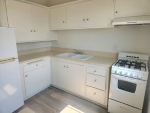 Royale La Habra in La Habra, CA - Foto de edificio - Building Photo