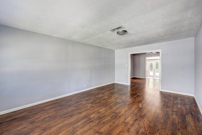 126 Pamellia Dr in Bellaire, TX - Building Photo - Building Photo