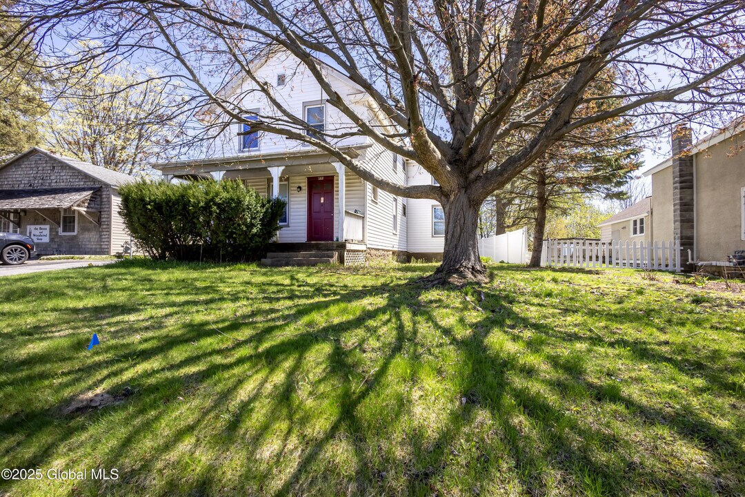 182 Kingsley Rd in Burnt Hills, NY - Building Photo