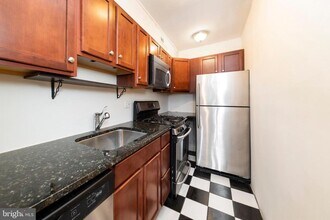 2011 Spruce St in Philadelphia, PA - Building Photo - Building Photo