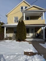 5 Gardners Ln in Ansonia, CT - Building Photo