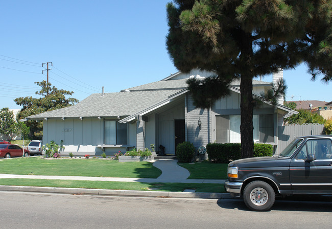 5521 Cross Dr in Huntington Beach, CA - Building Photo - Building Photo