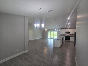6014 Laura Ave N in Lehigh Acres, FL - Building Photo - Building Photo