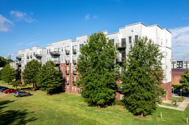 2338 Yadkin Ave in Charlotte, NC - Foto de edificio - Building Photo