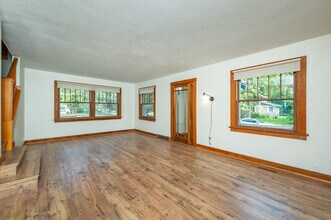 822 7th St in Ames, IA - Building Photo - Building Photo
