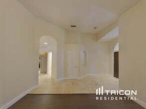 1074 Worthington Dr in Deltona, FL - Foto de edificio - Building Photo