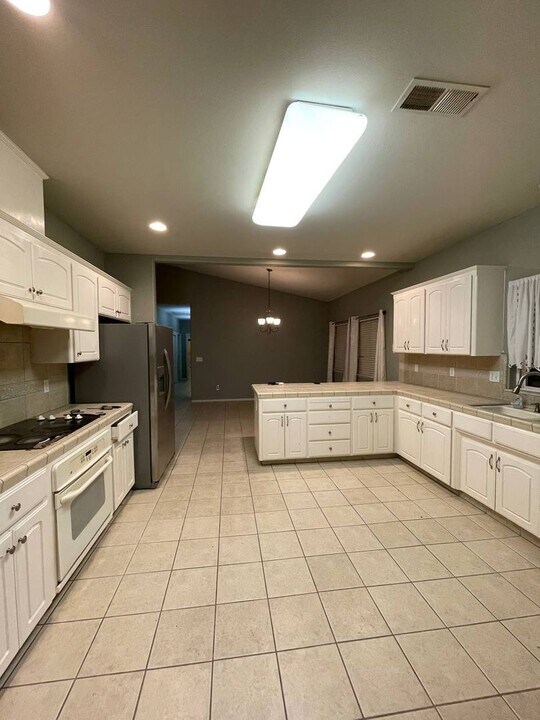 1615 Camino Ln in Madera, CA - Building Photo