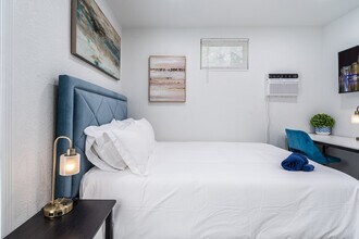 975-977 Southwest 10th Street-SI ID1324004P, Unit SI ID1324004P in Miami, FL - Building Photo - Building Photo