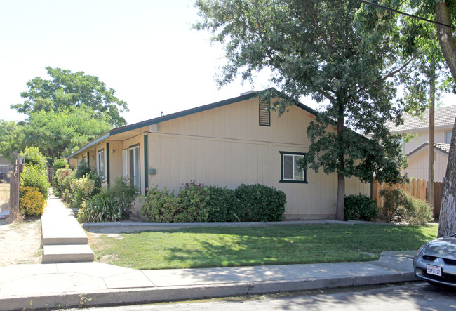 110 James St in Modesto, CA - Building Photo - Building Photo