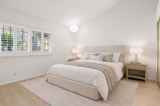 4345 Canoga Ave in Los Angeles, CA - Building Photo - Building Photo