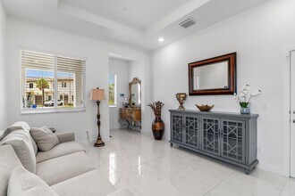 350 Pioneer Way in Royal Palm Beach, FL - Building Photo - Building Photo