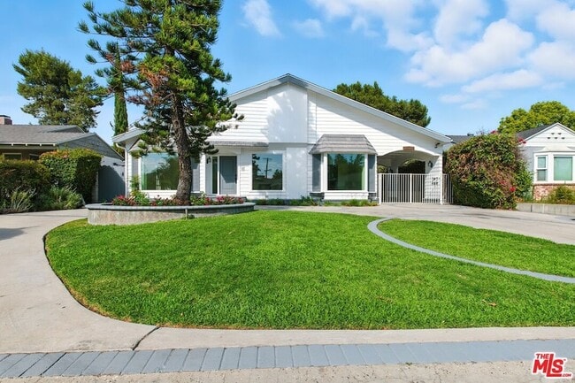 property at 4640 Laurelgrove Ave