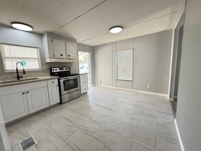 256 Queen Mary Loop in Lakeland, FL - Foto de edificio - Building Photo