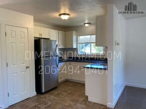 218 N E St, Unit 4 in Aberdeen, WA - Building Photo - Building Photo
