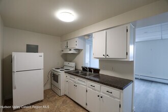 184-186-186 Broadway in Port Ewen, NY - Building Photo - Building Photo