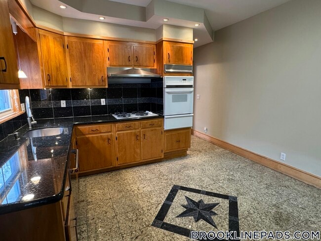 759 Boylston St in Brookline, MA - Building Photo - Building Photo