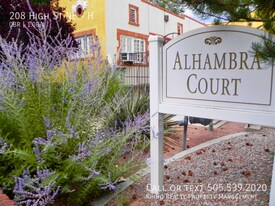 208 High St NE in Albuquerque, NM - Building Photo