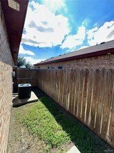 11 Valeria St in Edinburg, TX - Building Photo - Building Photo