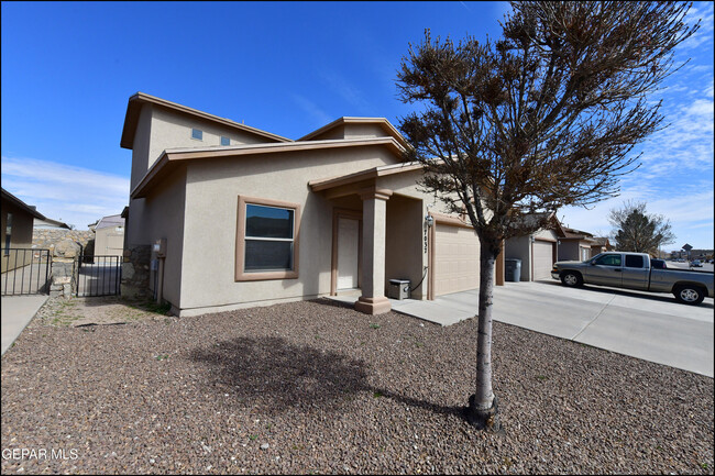 7037 Copper Town Dr in El Paso, TX - Building Photo - Building Photo