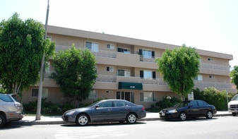 Encino Pines in Encino, CA - Building Photo