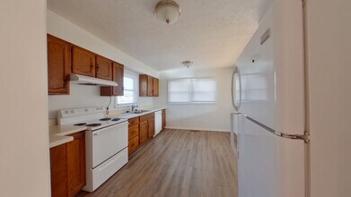 2215 S Millwood Ave in Wichita, KS - Building Photo - Building Photo