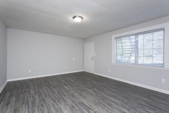 Water Oak Village in Forest Park, GA - Foto de edificio - Interior Photo