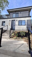 4377 Charlemont Ave in Woodland Hills, CA - Foto de edificio - Building Photo