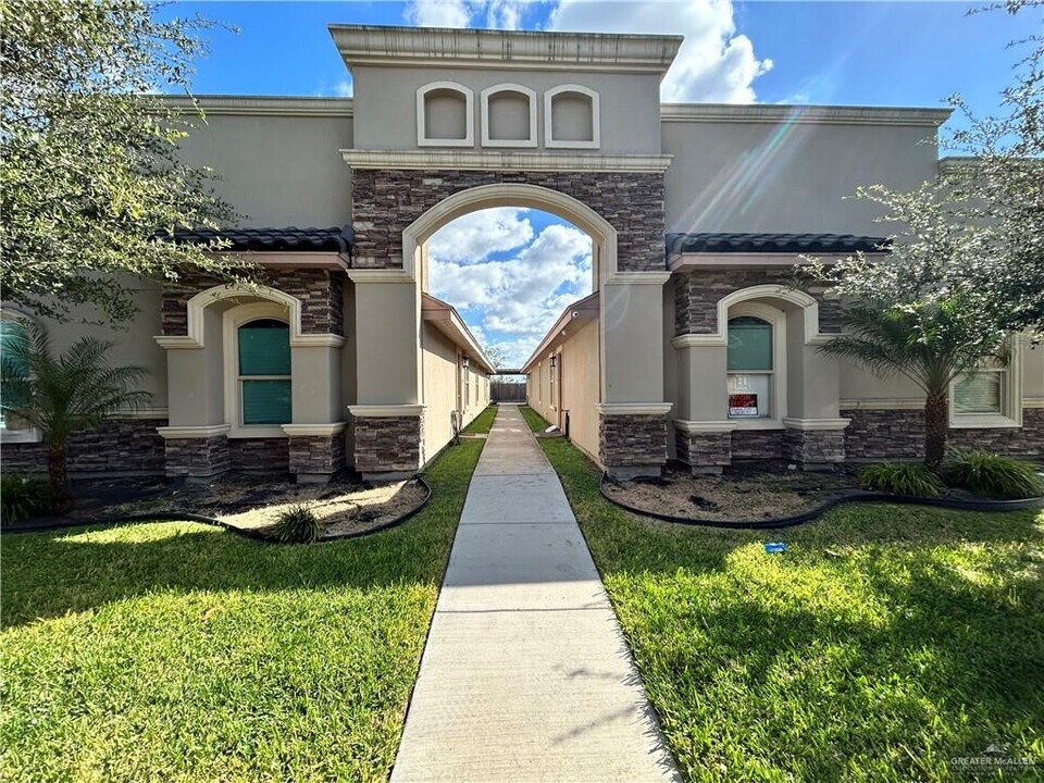 12 N Ebony St in Pharr, TX - Building Photo